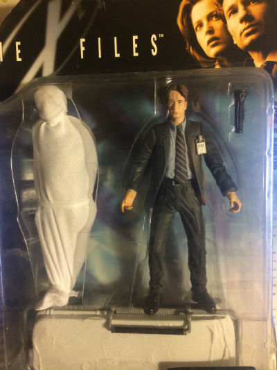 Image for 1998 Macfarlane X-Files Agent Fox Mulder Figure with corpse. NIB. 6" "FIGHT THE FUTURE"