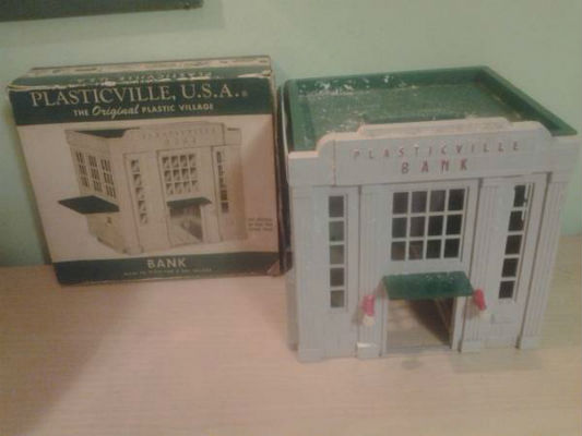 Image for PLASTICVILLE USA VINTAGE O-GAUGE TRAIN SCENERY BANK PARTS BOXED