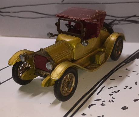 Lesney Y-6 Matchbox 1913 Cadillac Models of Yesteryear 48:1 Scale - Gold Diecast