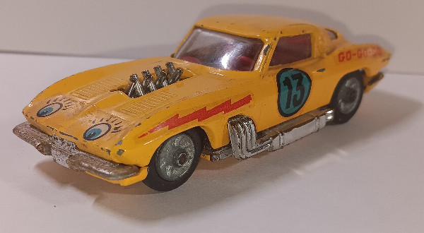 Corgi Toys 337 Chevrolet Corvette Sting Ray Customized