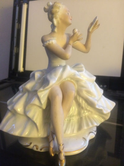 Image for GORGEOUS ART DECO WALLENDORF   SCHAUBACH KUNST LADY SITTING AND BEAUTIFYING HERSELF PORCELAIN FIGURINE