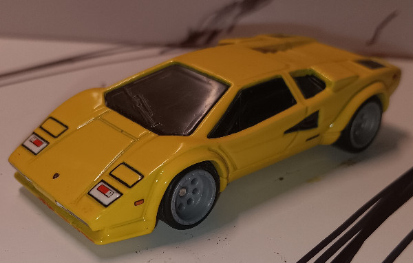 Hot Wheels Premium Spettacolare Lamborghini Countach LP 5000 QV 1:64 Diecast Car