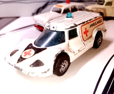 CORGI JUNIORS Healer Wheeler Ambulance 1:64 White Diecast USED