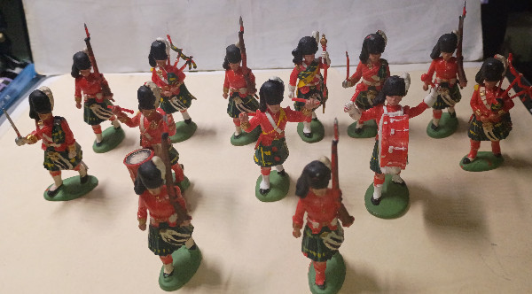 Vintage Britains Ltd Scottish Highland Band Toy Soldiers Marching Set
